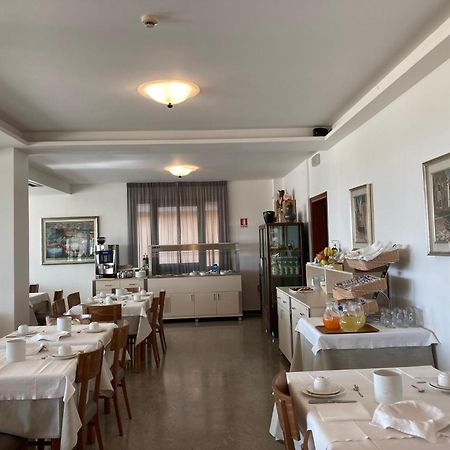 Hotel Giacomazzo Caorle Bagian luar foto