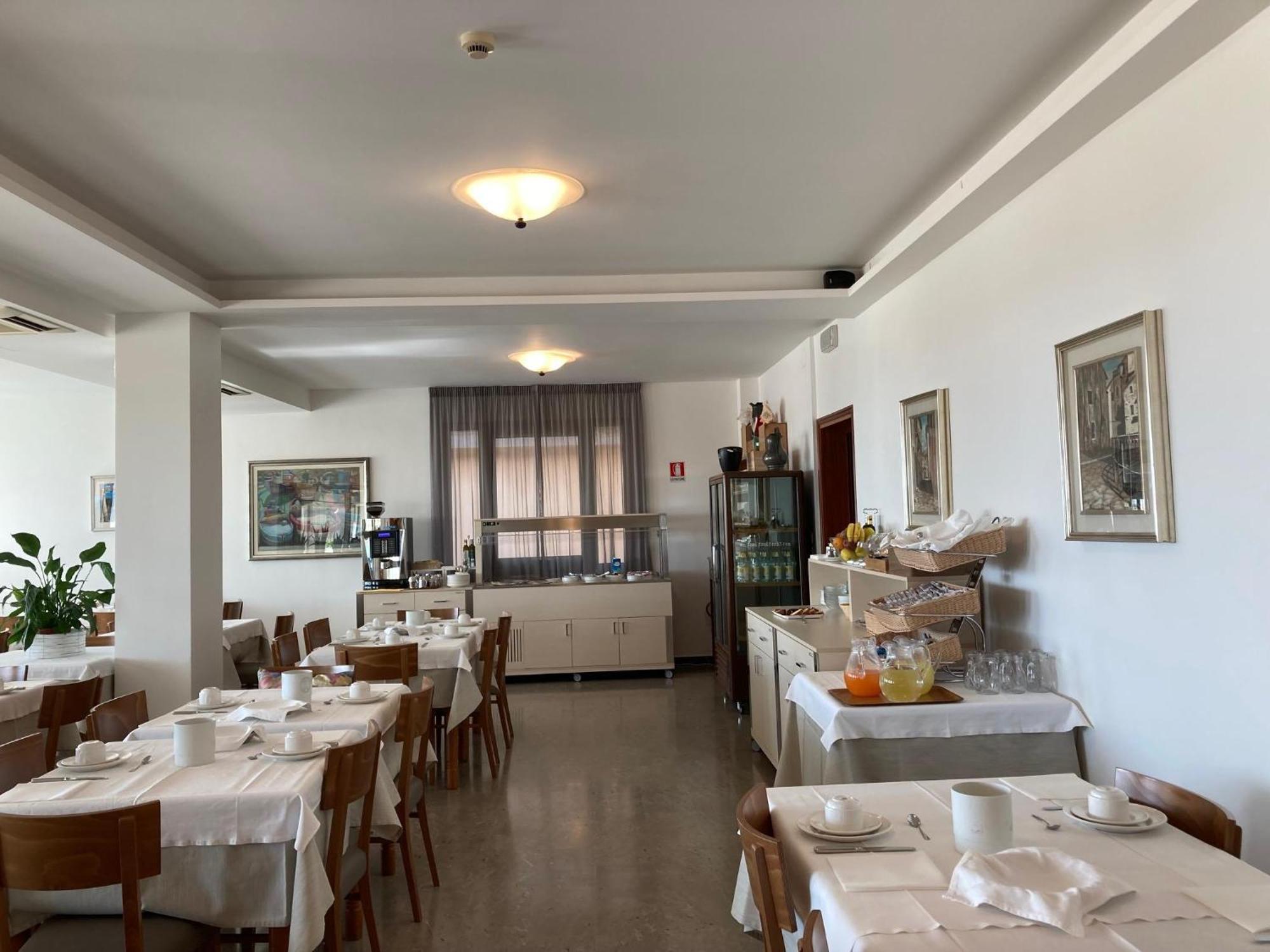 Hotel Giacomazzo Caorle Bagian luar foto