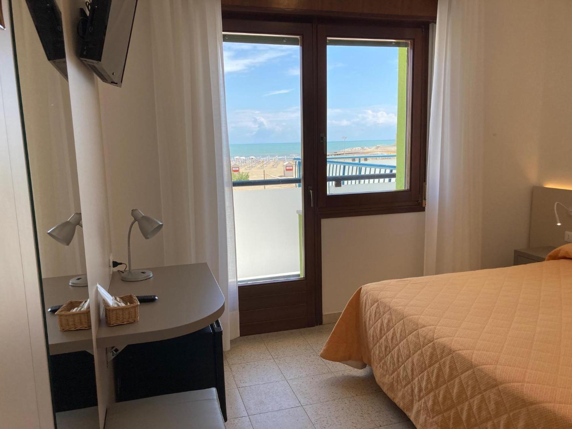 Hotel Giacomazzo Caorle Bagian luar foto