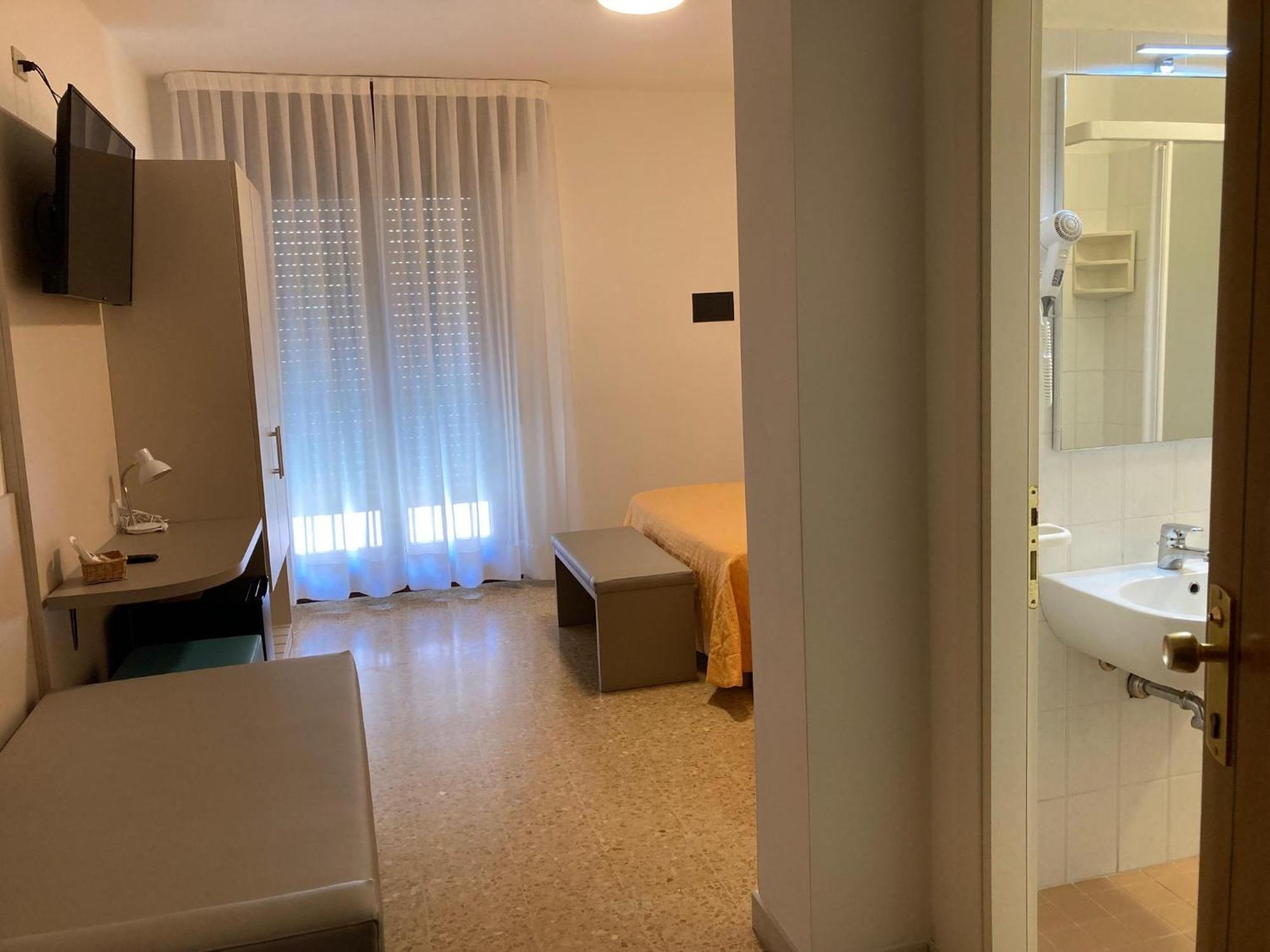 Hotel Giacomazzo Caorle Bagian luar foto