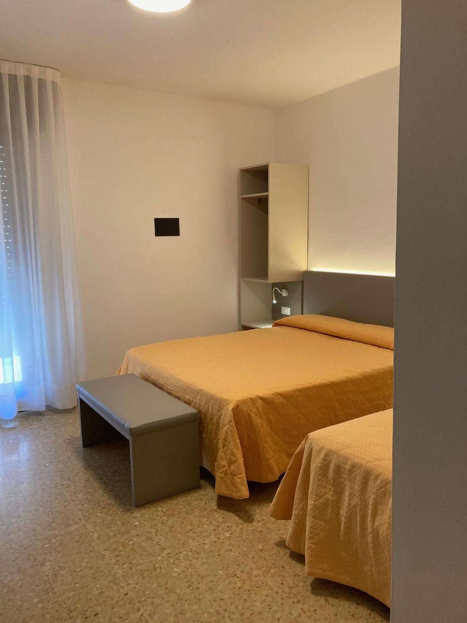 Hotel Giacomazzo Caorle Bagian luar foto