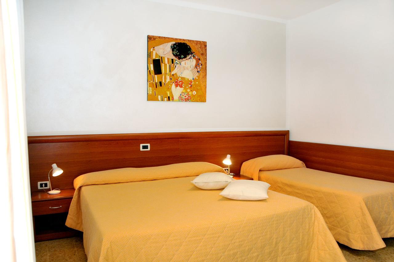 Hotel Giacomazzo Caorle Bagian luar foto