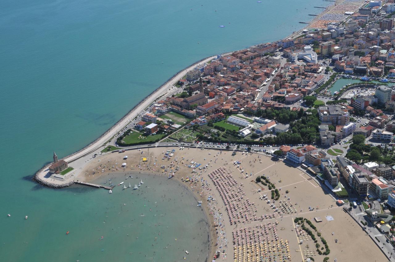 Hotel Giacomazzo Caorle Bagian luar foto