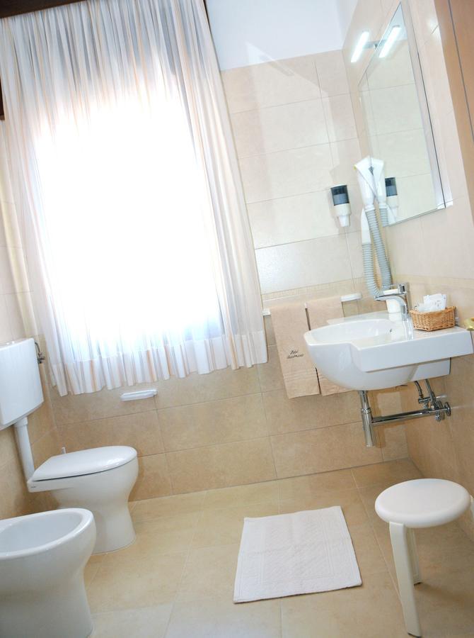 Hotel Giacomazzo Caorle Bagian luar foto