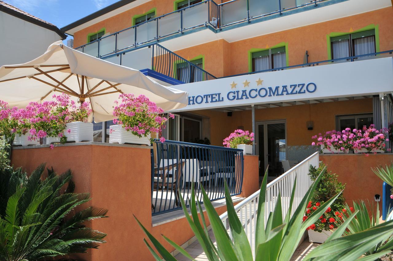 Hotel Giacomazzo Caorle Bagian luar foto