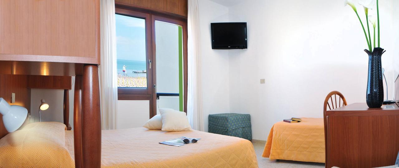 Hotel Giacomazzo Caorle Bagian luar foto